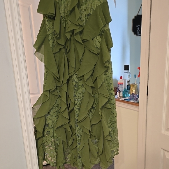 Elegant Green Lace Ruffle Dress - Picture 4 of 6